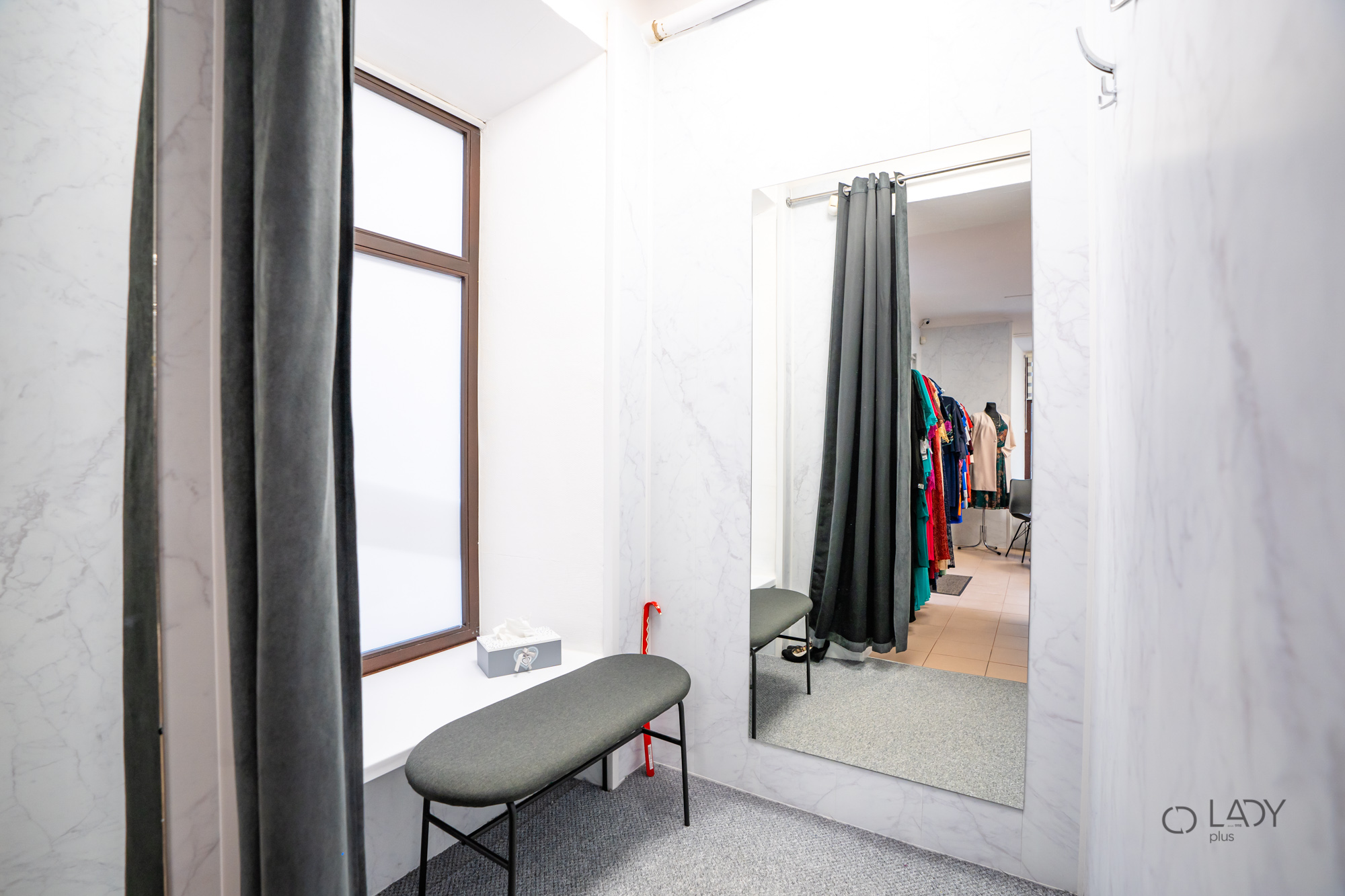 متجر بوتيك للملابس النسائية بالمقاسات الكبيرة وملابس الحمل