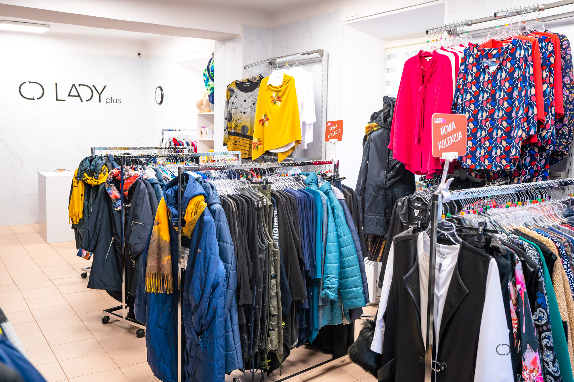 متجر بوتيك للملابس النسائية بالمقاسات الكبيرة وملابس الحمل