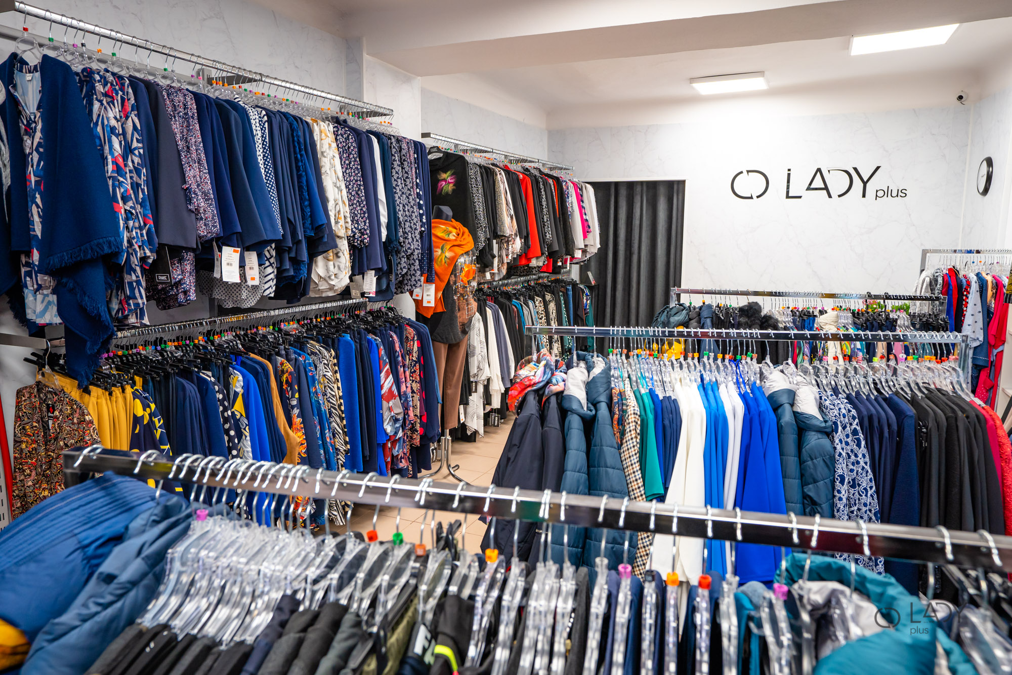 متجر بوتيك للملابس النسائية بالمقاسات الكبيرة وملابس الحمل