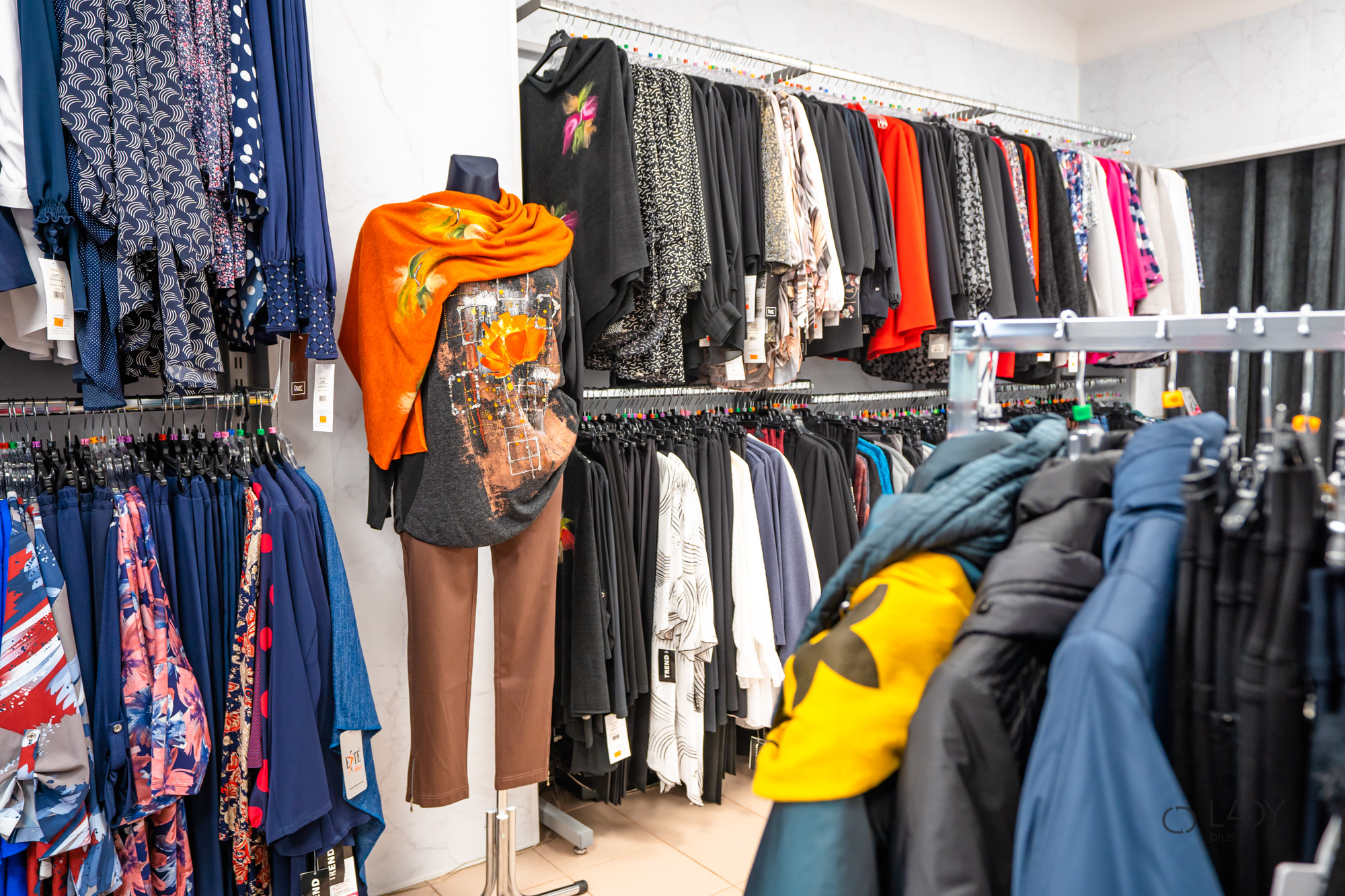 متجر بوتيك للملابس النسائية بالمقاسات الكبيرة وملابس الحمل