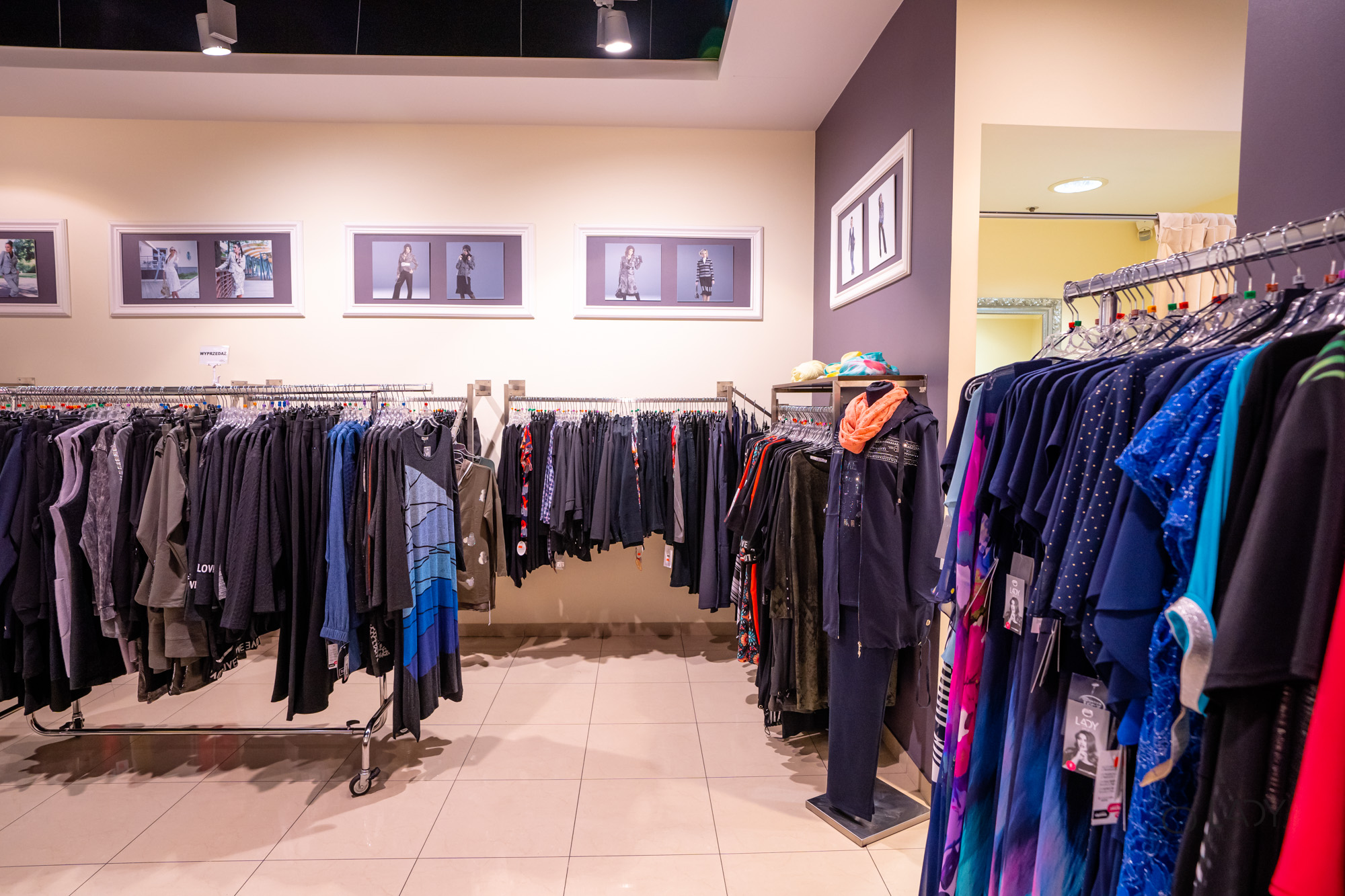 متجر بوتيك للملابس النسائية بالمقاسات الكبيرة وملابس الحمل