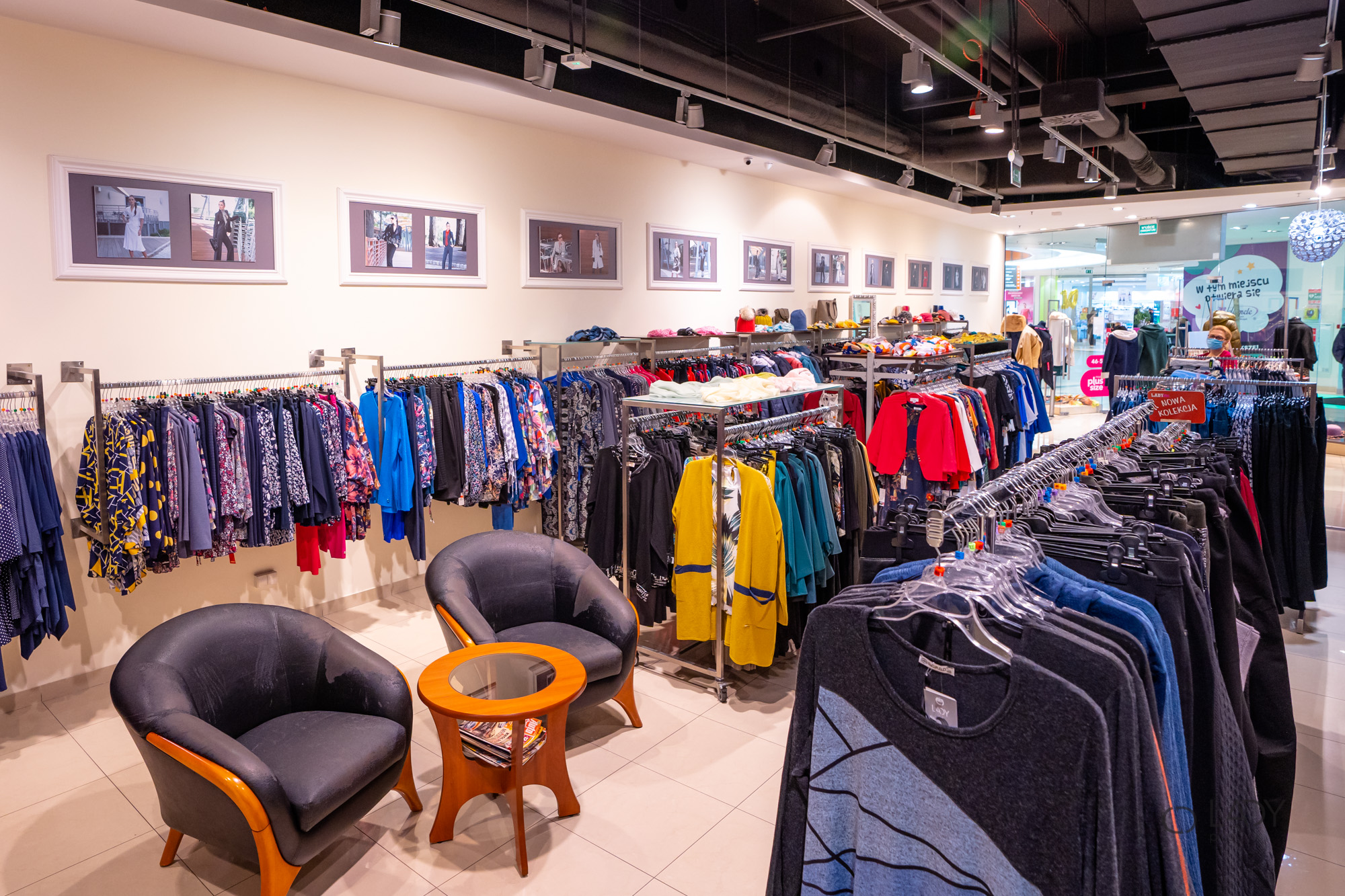 متجر بوتيك للملابس النسائية بالمقاسات الكبيرة وملابس الحمل