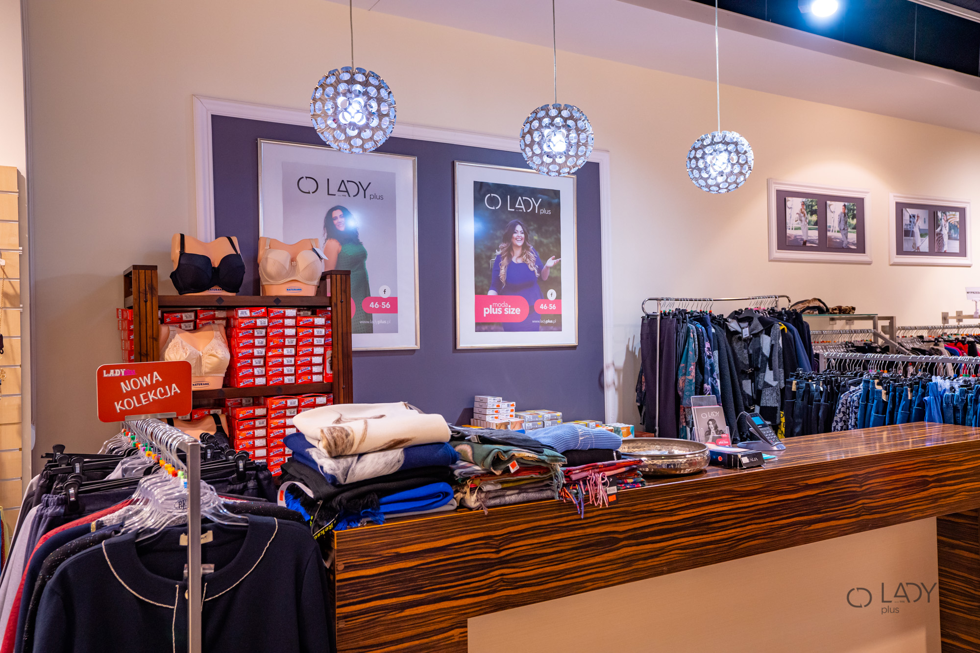 متجر بوتيك للملابس النسائية بالمقاسات الكبيرة وملابس الحمل