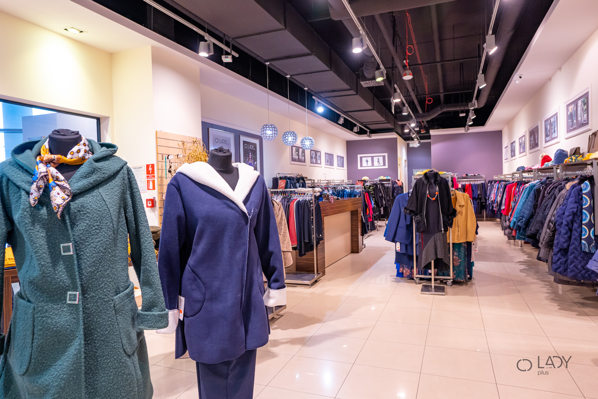 متجر بوتيك للملابس النسائية بالمقاسات الكبيرة وملابس الحمل