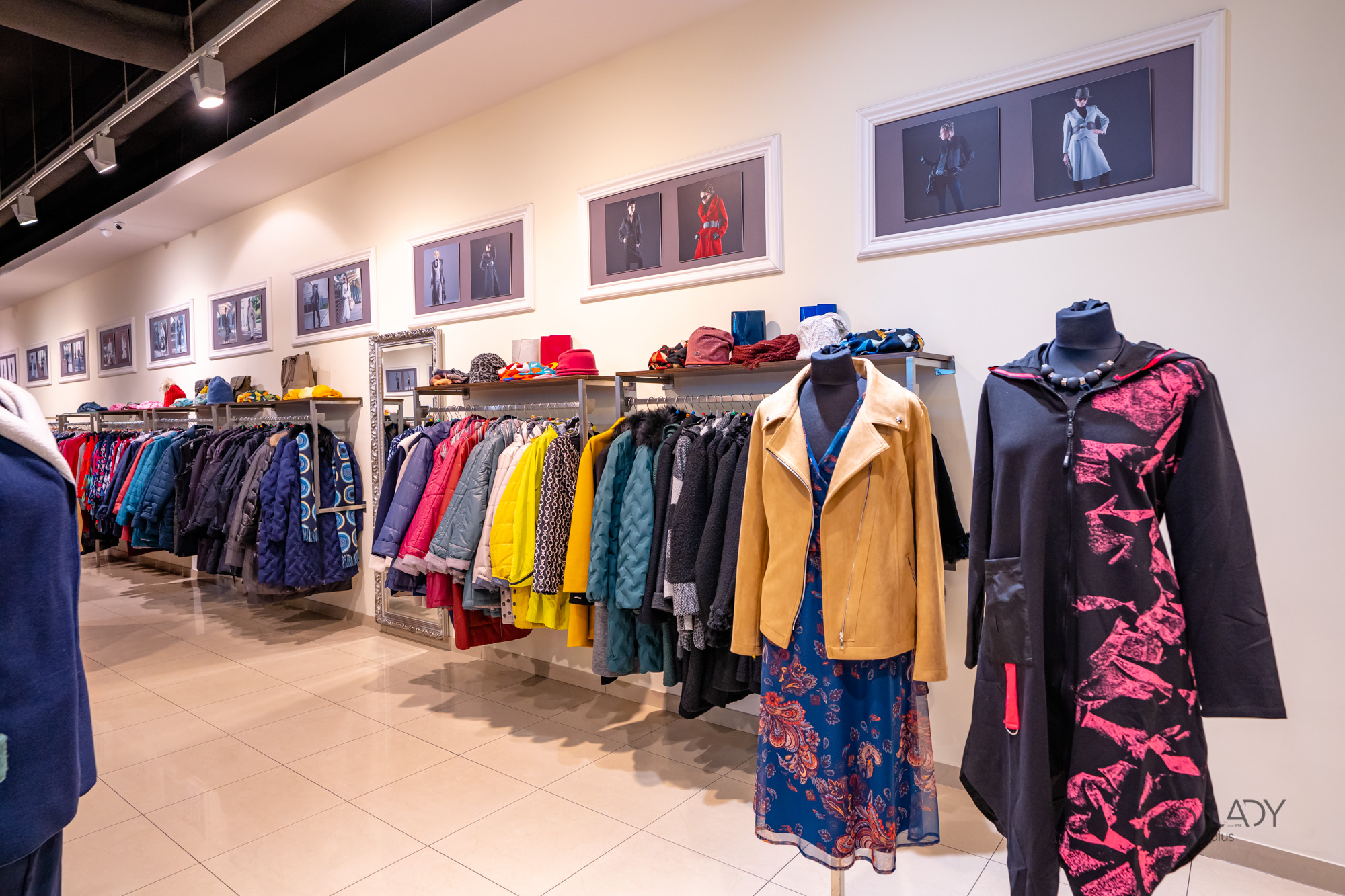 متجر بوتيك للملابس النسائية بالمقاسات الكبيرة وملابس الحمل