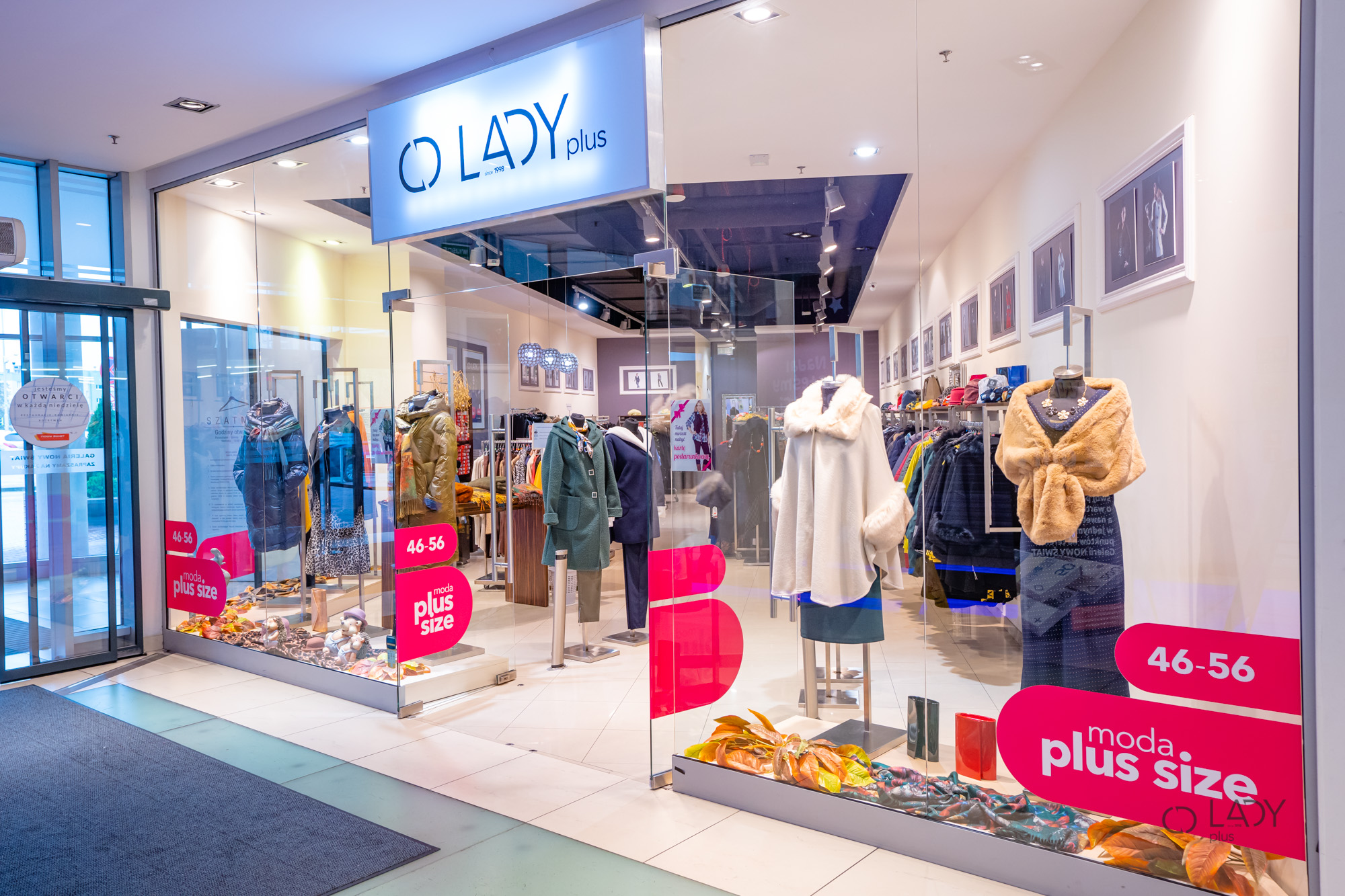 متجر بوتيك للملابس النسائية بالمقاسات الكبيرة وملابس الحمل