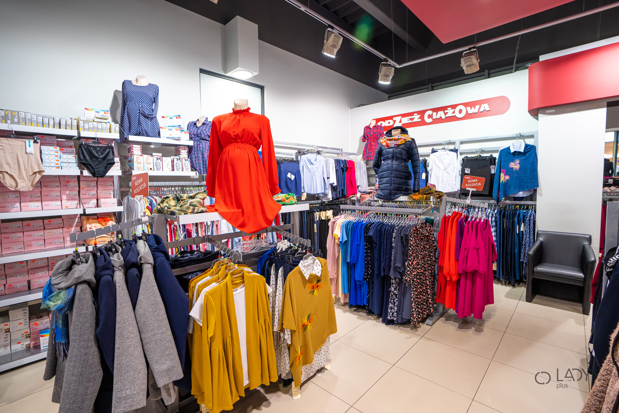 متجر بوتيك للملابس النسائية بالمقاسات الكبيرة وملابس الحمل