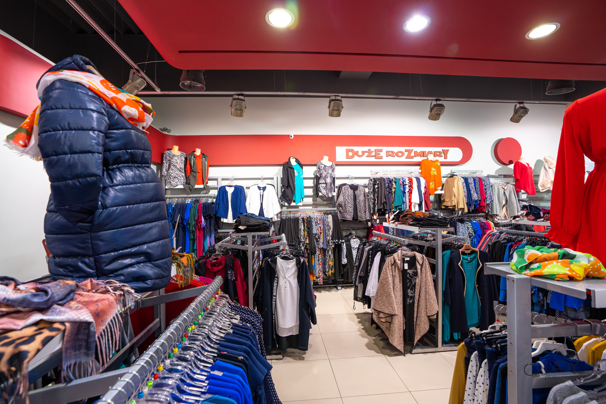 متجر بوتيك للملابس النسائية بالمقاسات الكبيرة وملابس الحمل