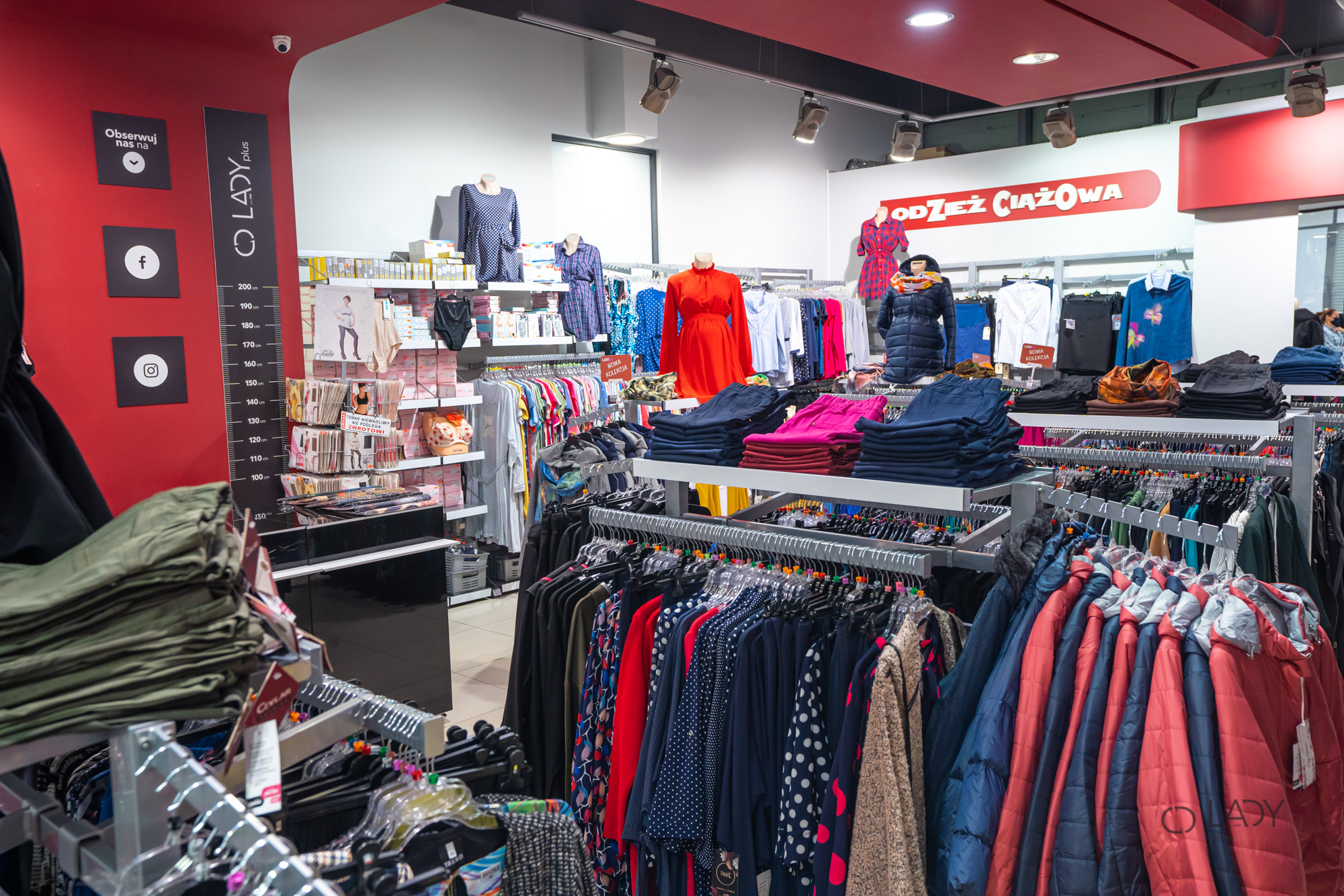 متجر بوتيك للملابس النسائية بالمقاسات الكبيرة وملابس الحمل