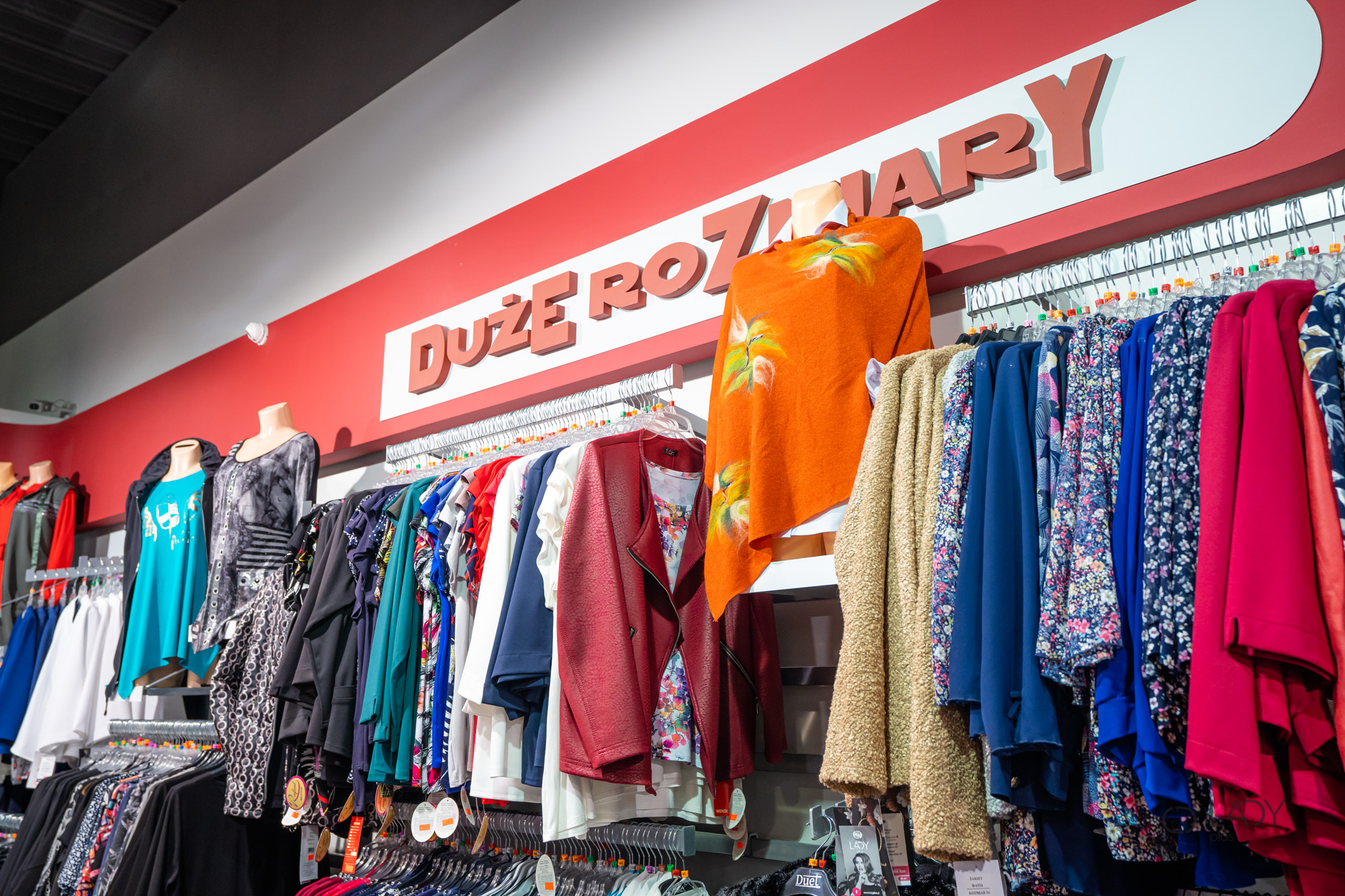 متجر بوتيك للملابس النسائية بالمقاسات الكبيرة وملابس الحمل