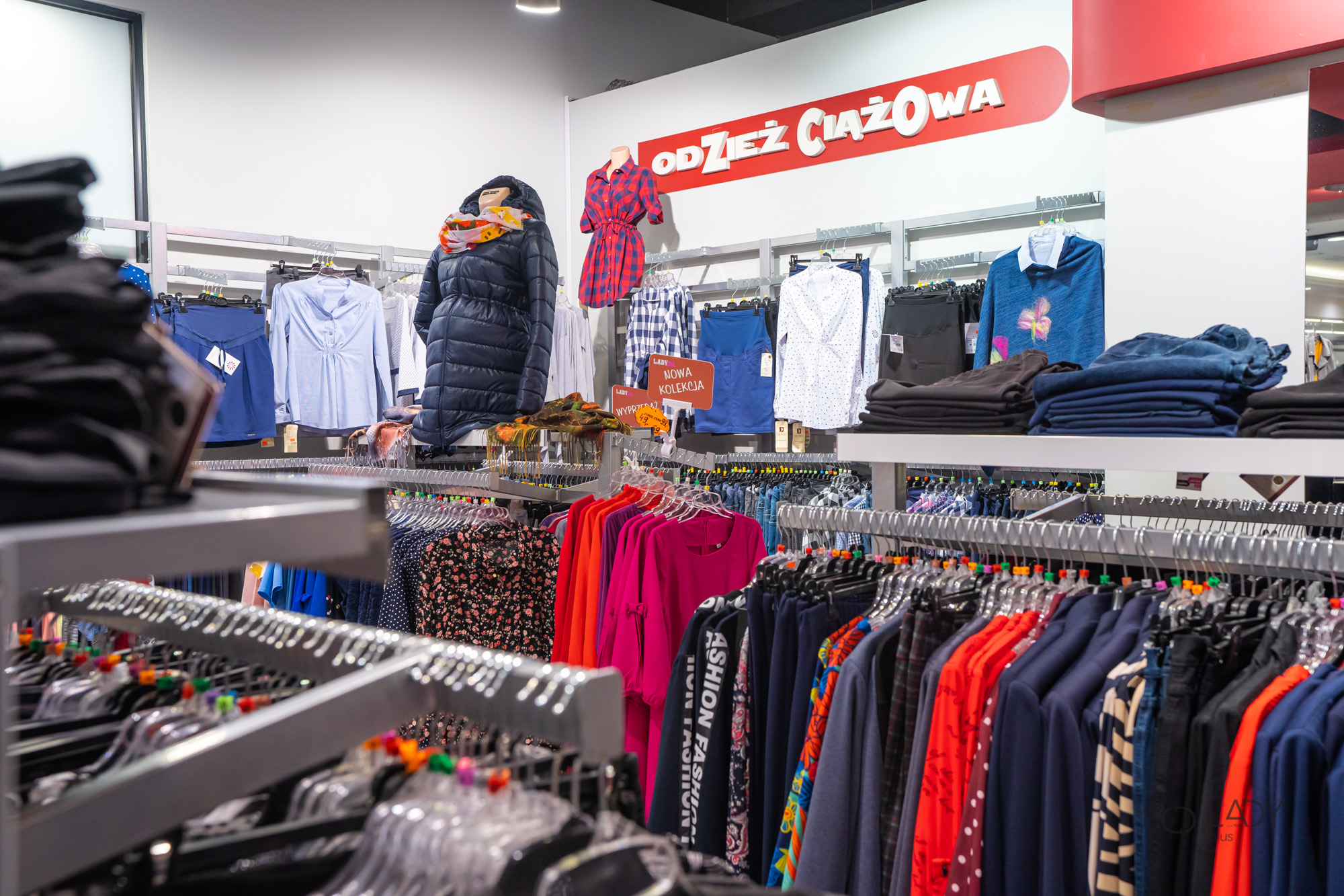 متجر بوتيك للملابس النسائية بالمقاسات الكبيرة وملابس الحمل